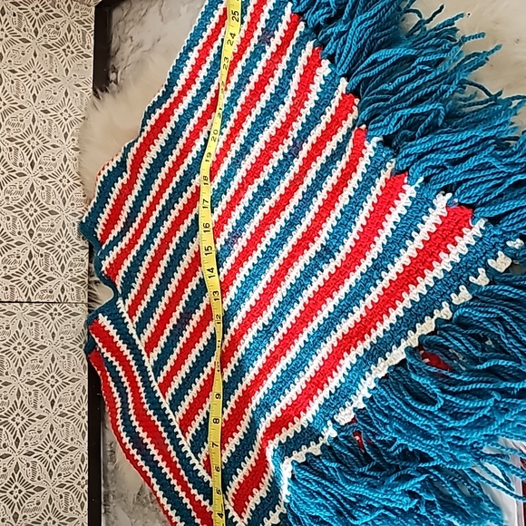 Vintage handmade handcrafted crochet Poncho colorful fringes small - Picture 7 of 11